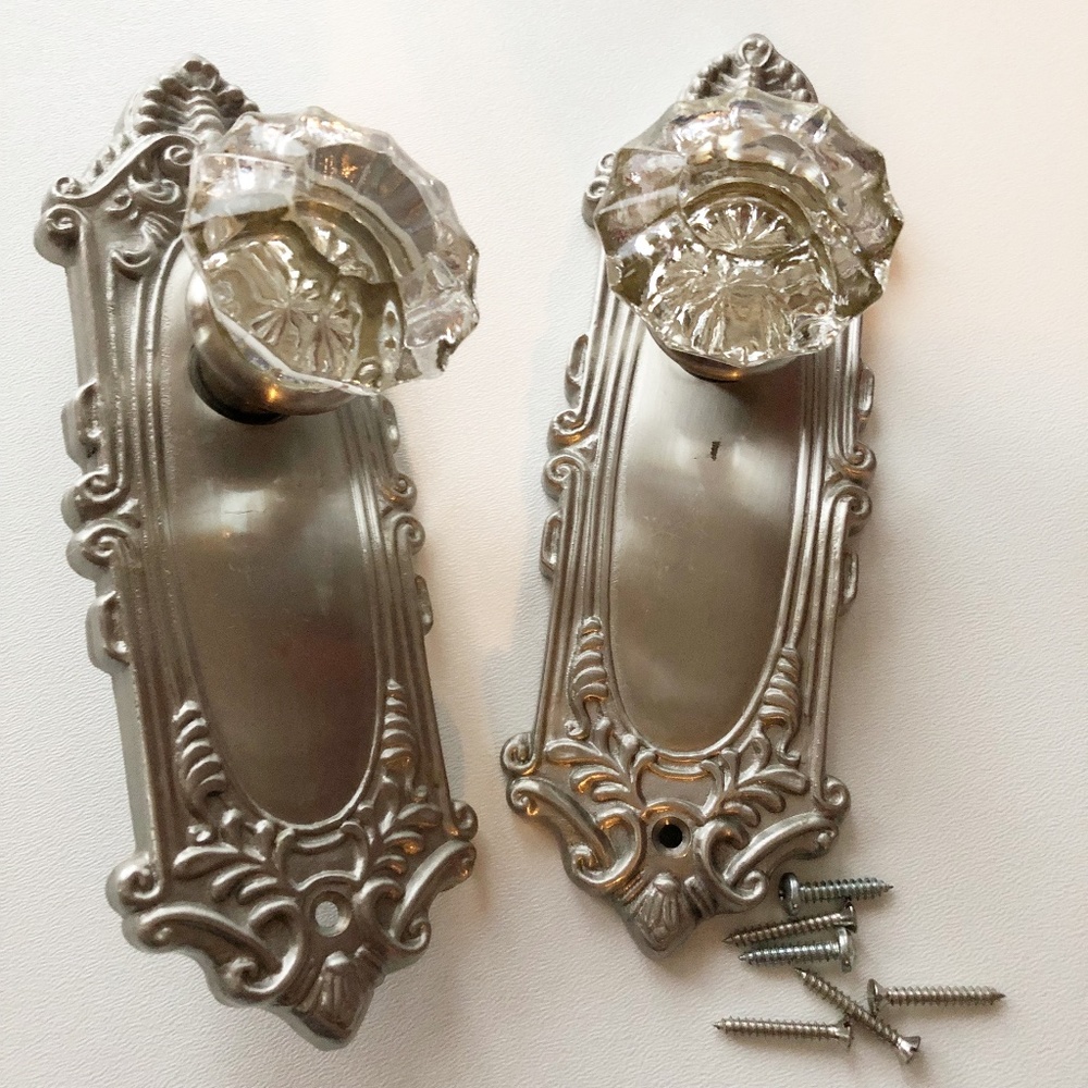 Nostalgic Warehouse Victorian Plate w Crystal Glass Knob Satin Nickel P